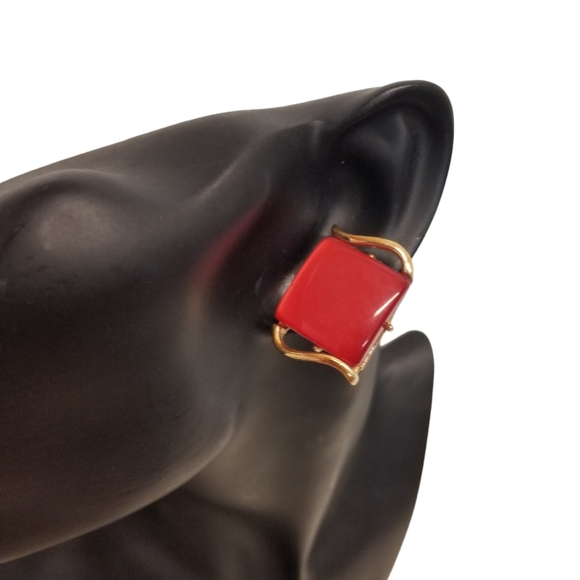 COROCRAFT 1950S CHERRY RED SQUARE LUCITE & GOLDTONED CLIP ON EARRINGS - Picture 1 of 7
